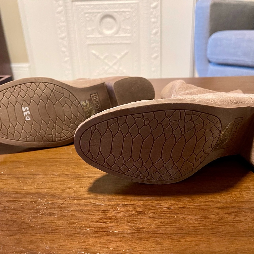 Carlos Santana Leighton Taupe Suede Ankle Booties - Picture 6 of 7